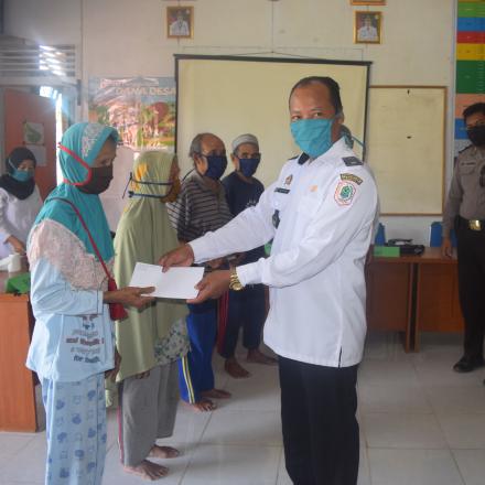 PENYALURAN DAN DAFTAR KPM BLT DANA DESA NANGA BETUNG BULAN MEI TAHUN 2020