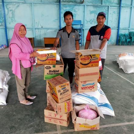 PENYALURAN BANTUAN KORBAN BANJIR BANDANG DARI PEMERINTAH KABUPATEN KAPUAS HULU
