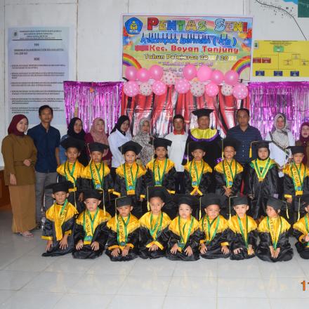 PELEPASAN SISWA SISWI PAUD PERMATA BUNDA