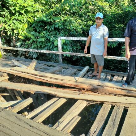 #LUMPUHNYA AKSES TRANSPORTASI JALAN KABUPATEN KAPUAS HULU#